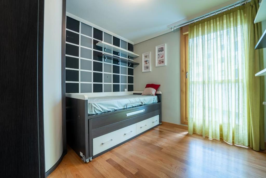 Apartamento En El Corazon De La Ciudad Con Parking Santander Bagian luar foto
