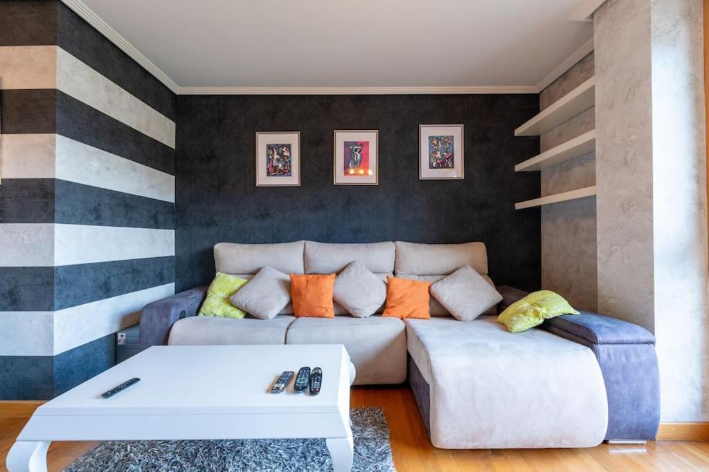 Apartamento En El Corazon De La Ciudad Con Parking Santander Bagian luar foto