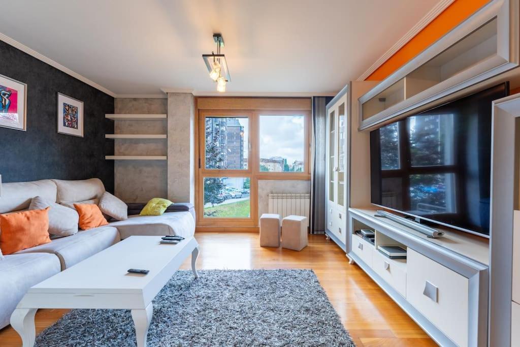 Apartamento En El Corazon De La Ciudad Con Parking Santander Bagian luar foto