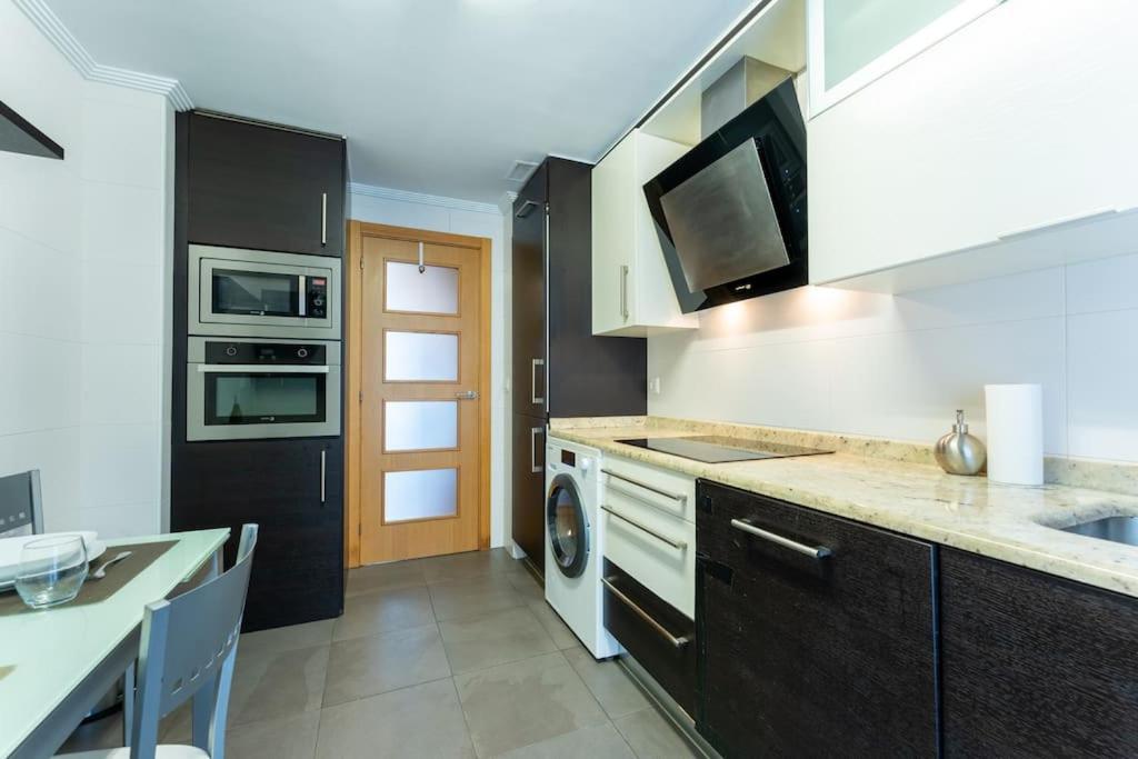 Apartamento En El Corazon De La Ciudad Con Parking Santander Bagian luar foto