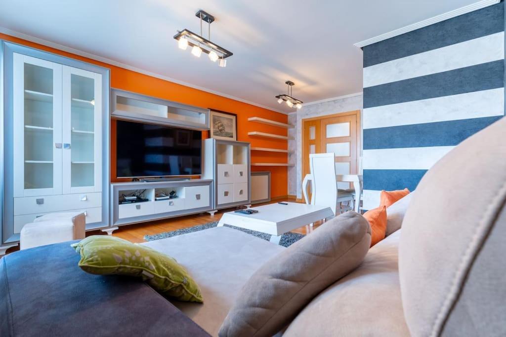Apartamento En El Corazon De La Ciudad Con Parking Santander Bagian luar foto