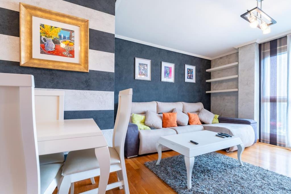 Apartamento En El Corazon De La Ciudad Con Parking Santander Bagian luar foto